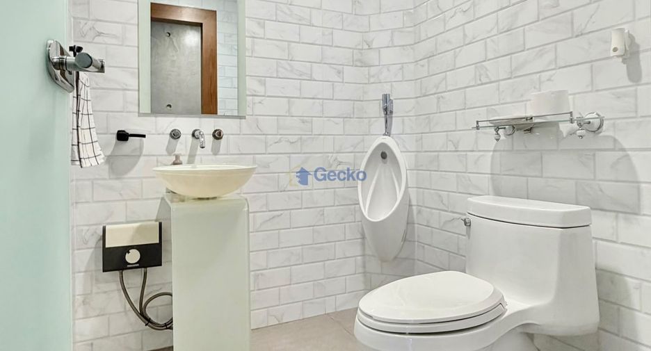 Haus zur Miete mit 4 Zimmer in Bang Lamung, Chonburi