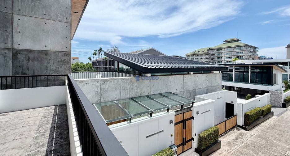 Haus zur Miete mit 4 Zimmer in Bang Lamung, Chonburi