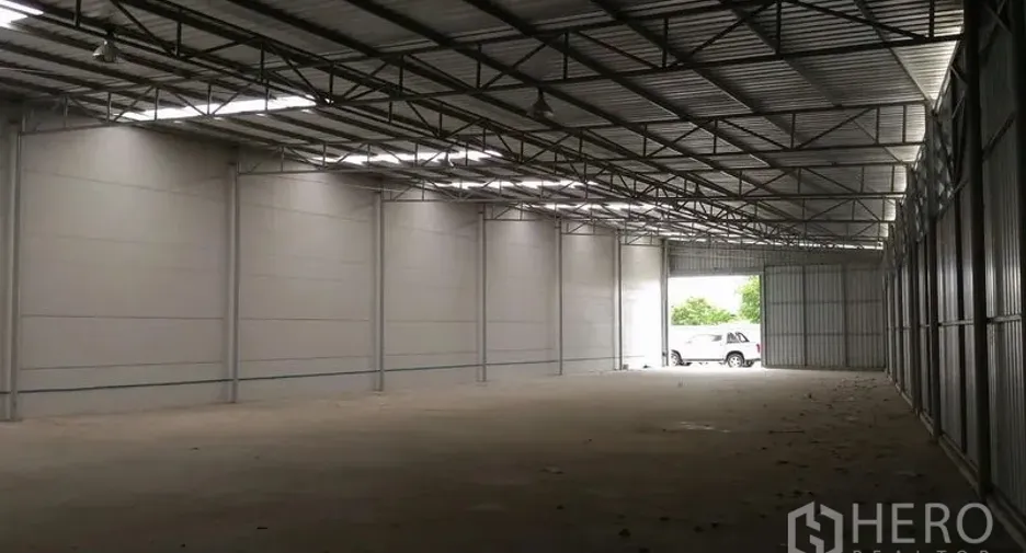 For rent warehouse in Lam Luk Ka, Pathum Thani