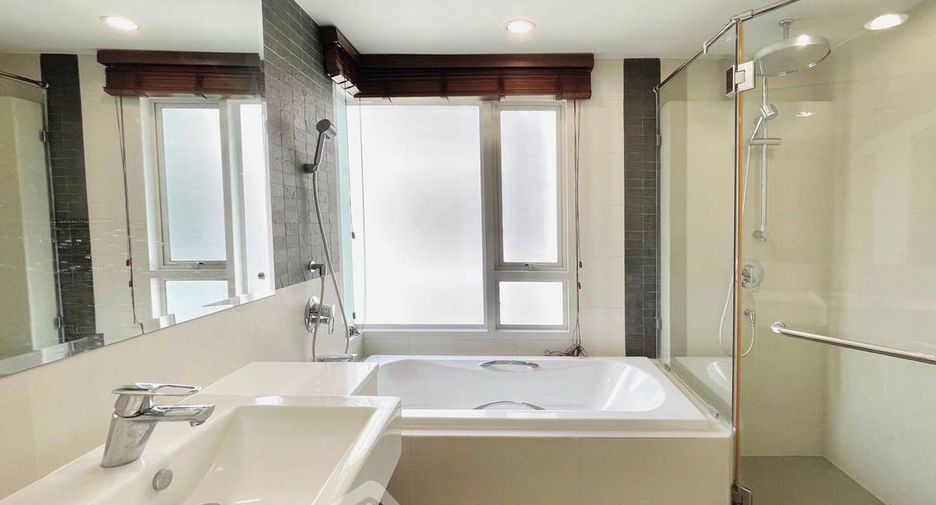 For rent 2 ベッドルーム condo in Watthana, Bangkok