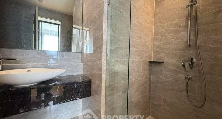 Condo en alquiler de 2 habitaciones en Huai Khwang, Bangkok