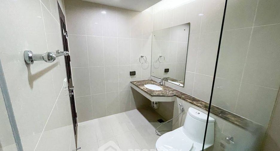À louer 2 chambres condo à Watthana, Bangkok