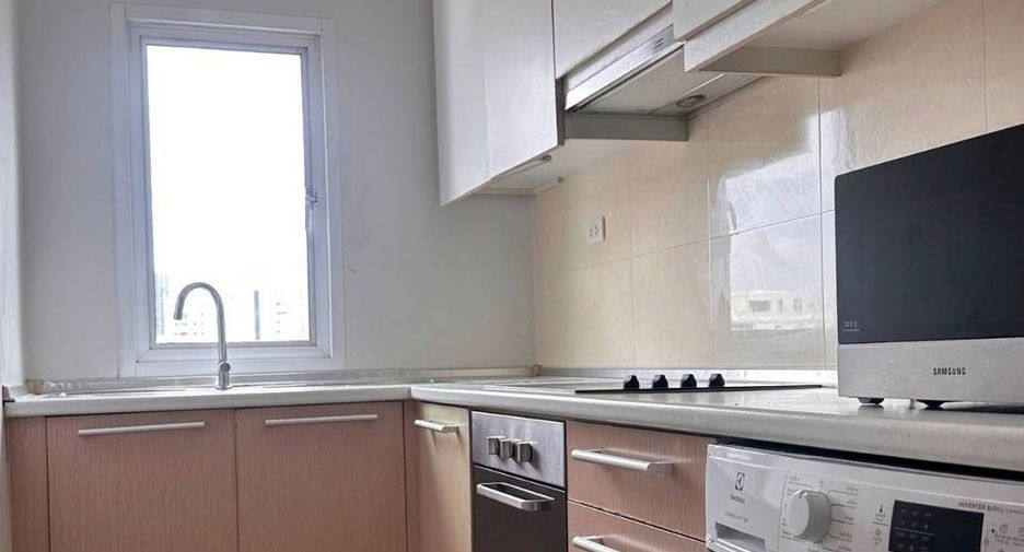 Аренда 3 спальни кондо в Пхра Кханонг, Бангкок