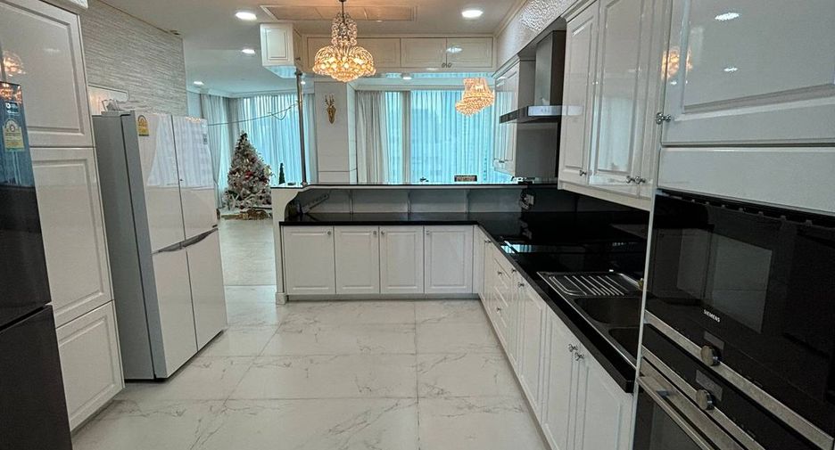 Condo en venta de 4 habitaciones en Watthana, Bangkok