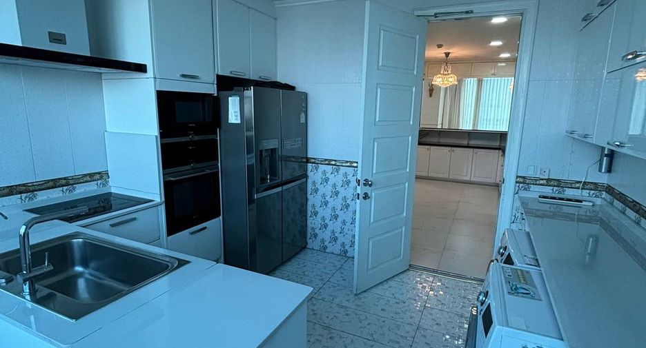 Condo en venta de 4 habitaciones en Watthana, Bangkok