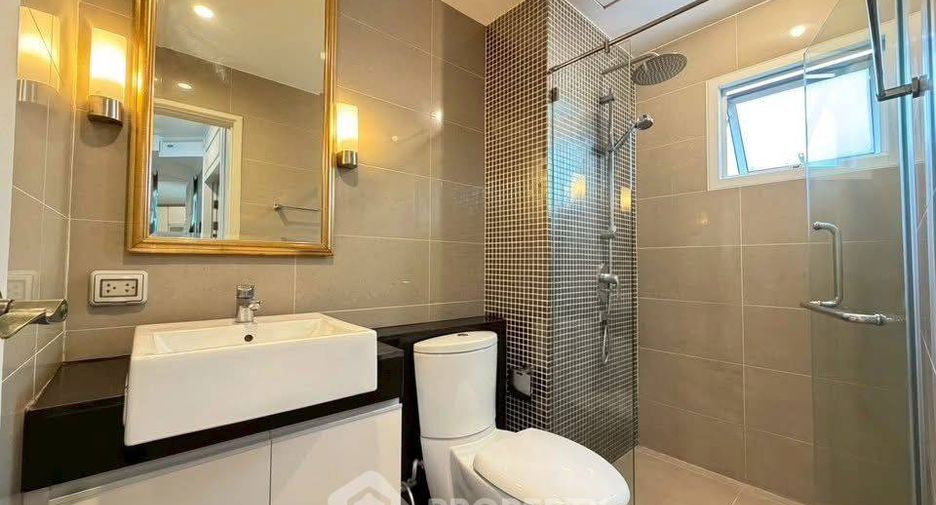 Продажа 2 спальни кондо в Хуаи Кхщанг, Бангкок