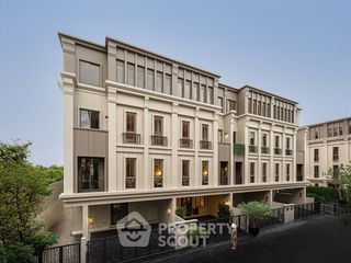Casa adosada en venta de 3 habitaciones en Yan Nawa, Bangkok