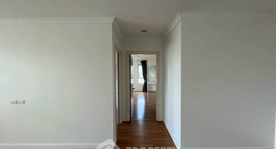 Condo en venta de 2 habitaciones en Huai Khwang, Bangkok