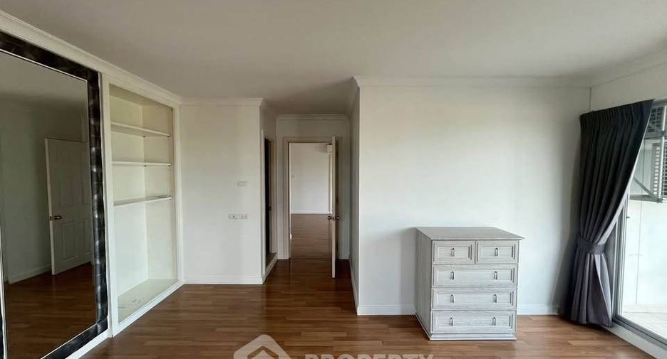 Condo en venta de 2 habitaciones en Huai Khwang, Bangkok