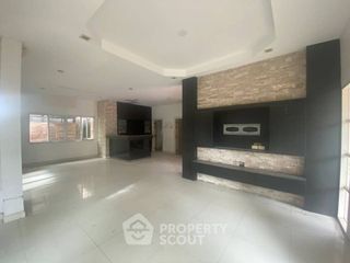 For sale 3 bedrooms house in Si Racha, Chonburi