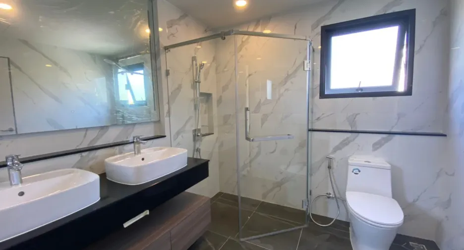 Haus zur Miete mit 4 Zimmer in Prawet, Bangkok