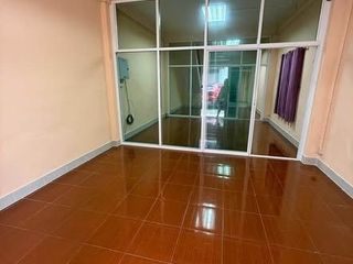 For rent 3 bedrooms townhouse in Bang Kho Laem, Bangkok