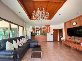 出租 3 卧室 独立屋 在 Si Racha, Chon Buri