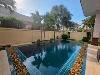 À louer 3 chambres maison à Bang Lamung, Chonburi