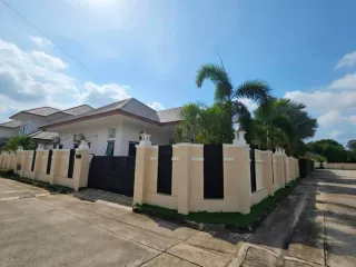 À louer 3 chambres maison à Bang Lamung, Chonburi