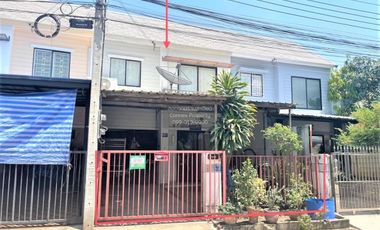 Casa adosada en venta de 3 habitaciones en Bang Yai, Nonthaburi