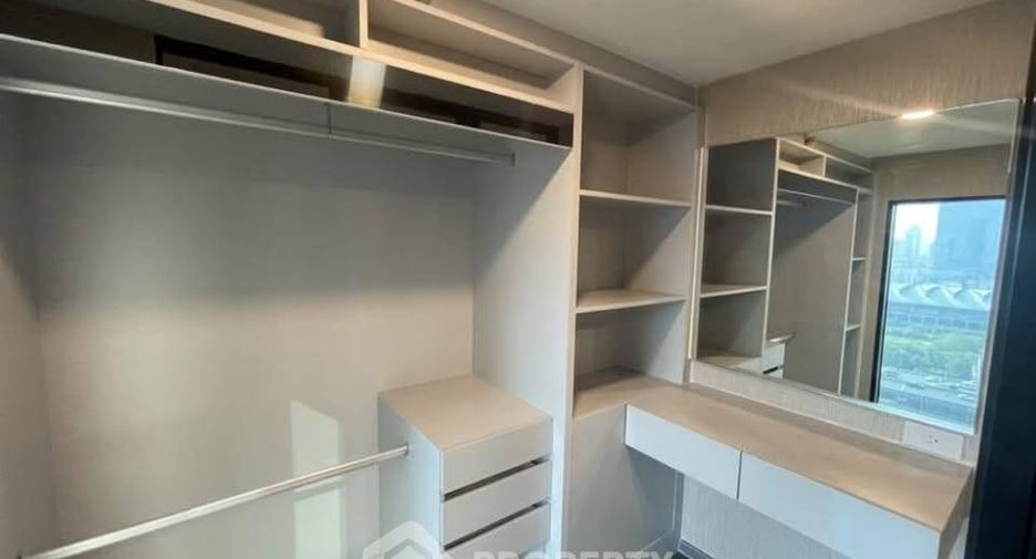 Продажа 2 спальни кондо в Ратчатхещи, Бангкок