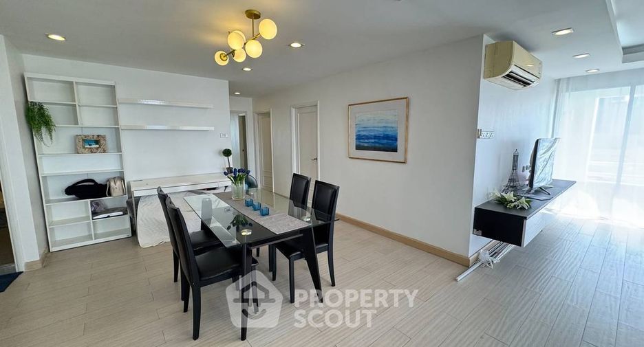 For rent 3 ベッドルーム condo in Huai Khwang, Bangkok