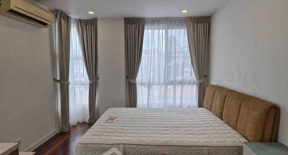 For rent 2 bedrooms condo in Yan Nawa, Bangkok