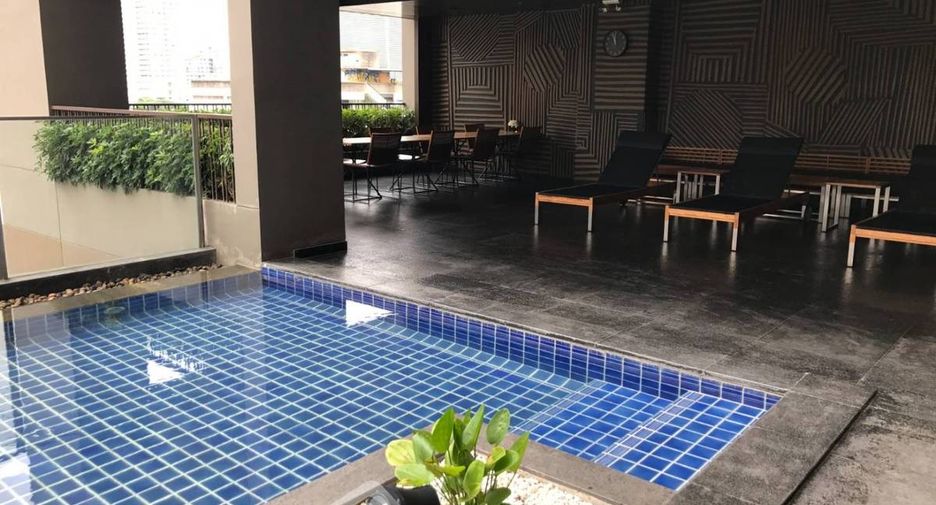 Condo en alquiler de 1 habitaciones en Khlong Toei, Bangkok