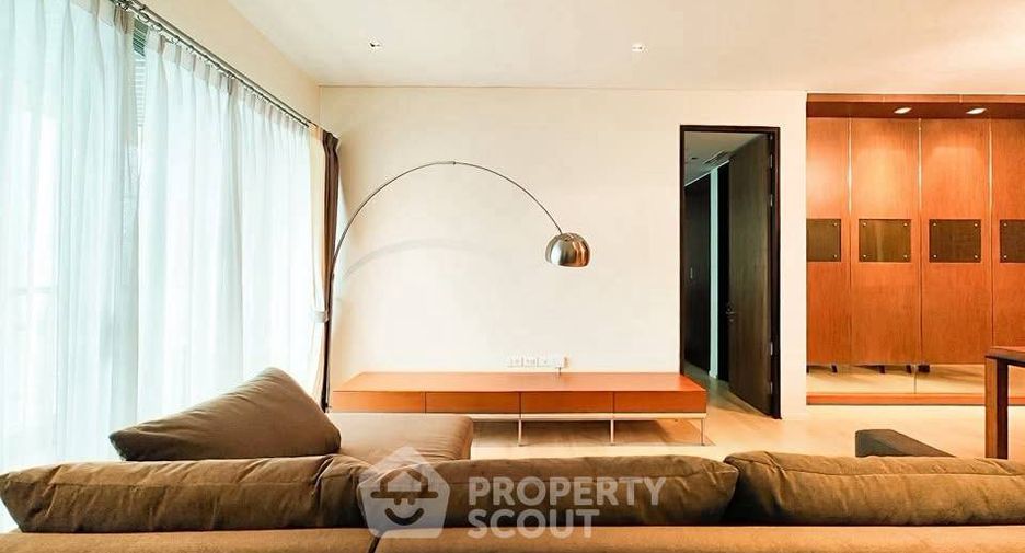For rent 2 bedrooms condo in Khlong Toei, Bangkok