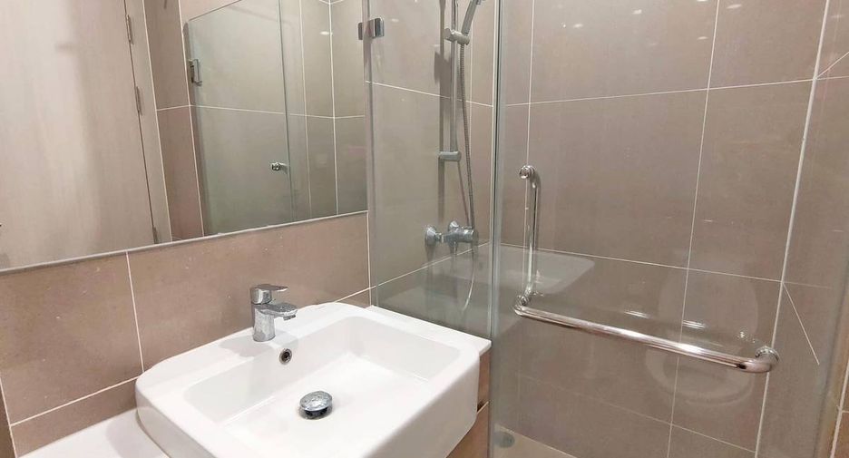 For rent 2 bedrooms condo in Huai Khwang, Bangkok