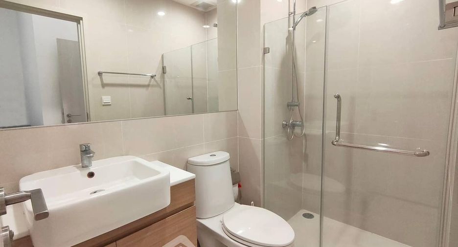 For rent 2 bedrooms condo in Huai Khwang, Bangkok