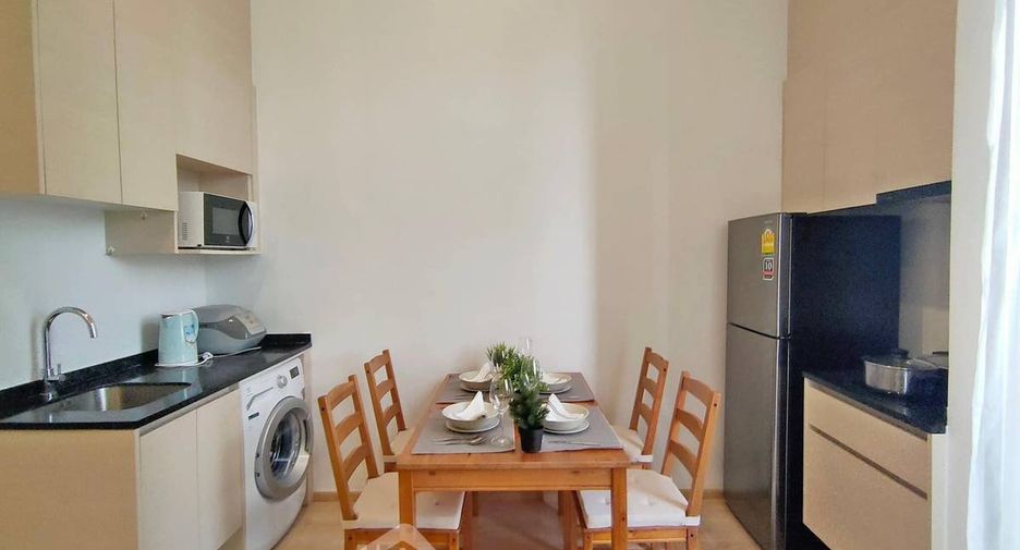 For rent 2 bedrooms condo in Huai Khwang, Bangkok