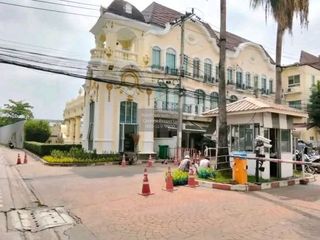出租 4 卧室 联排别墅 在 Suan Luang, 曼谷