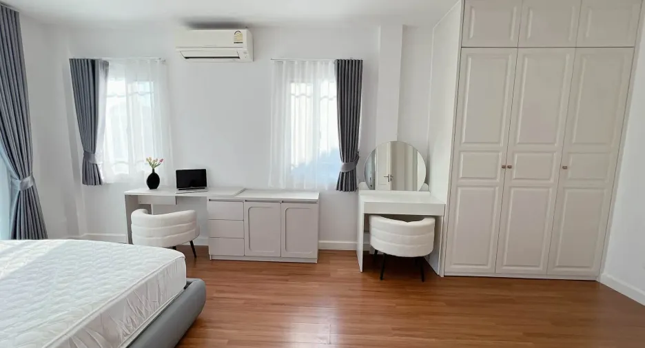 À louer 4 chambres maison à Mueang Chiang Mai, Chiang Mai