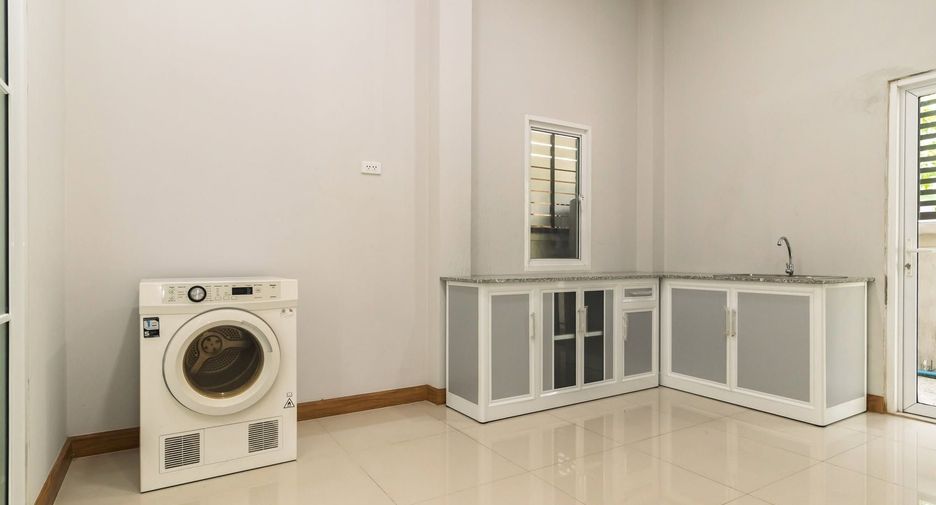For rent 4 bedrooms house in Bang Khen, Bangkok