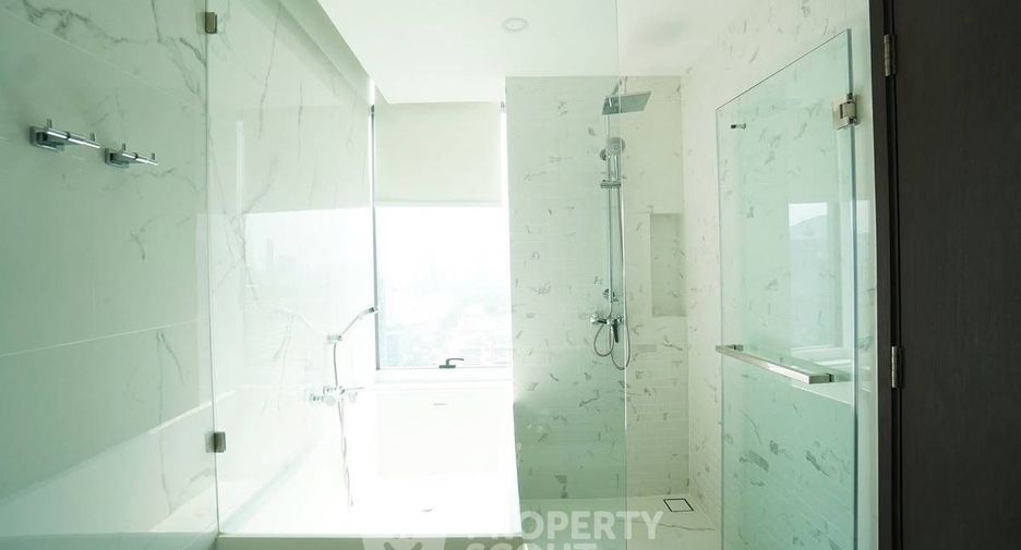 For rent 2 bedrooms condo in Khlong Toei, Bangkok