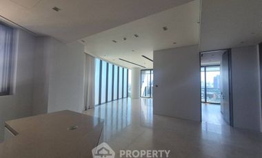 For rent 2 bedrooms condo in Khlong San, Bangkok