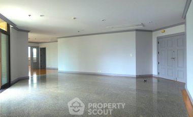 For rent 3 bedrooms condo in Khlong Toei, Bangkok