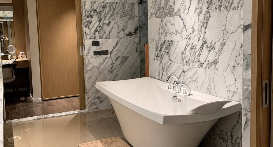 For rent 3 bedrooms condo in Watthana, Bangkok
