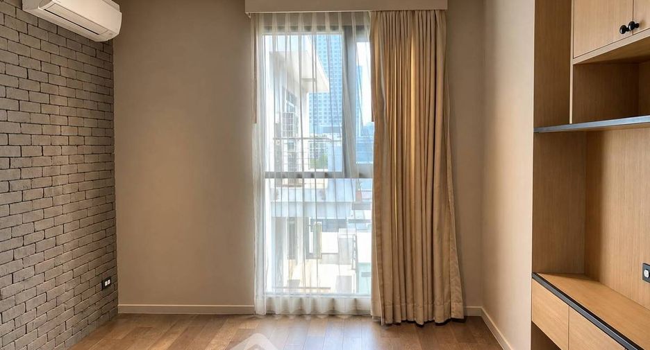 For rent 3 bedrooms condo in Watthana, Bangkok