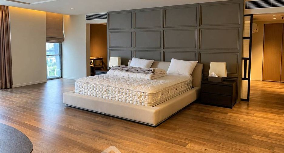 For rent 3 bedrooms condo in Watthana, Bangkok