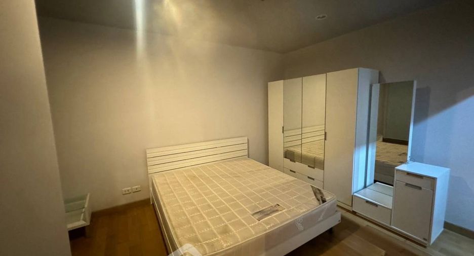 For rent 2 bedrooms condo in Khlong San, Bangkok
