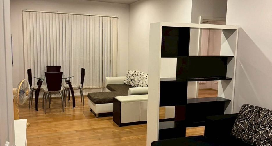 For rent 2 bedrooms condo in Khlong San, Bangkok