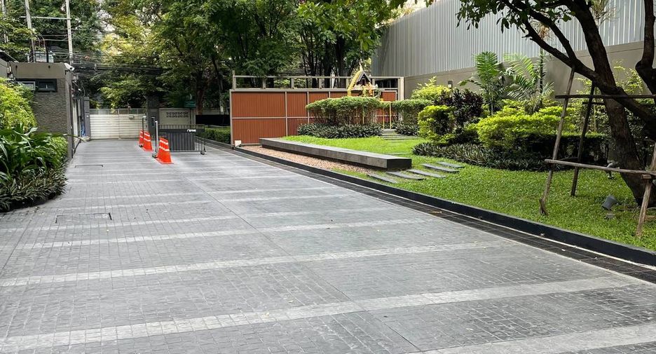 For sale 1 bed condo in Khlong Toei, Bangkok