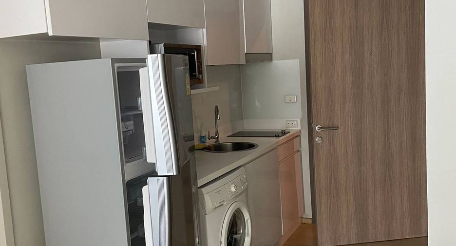 For sale 1 bed condo in Khlong Toei, Bangkok