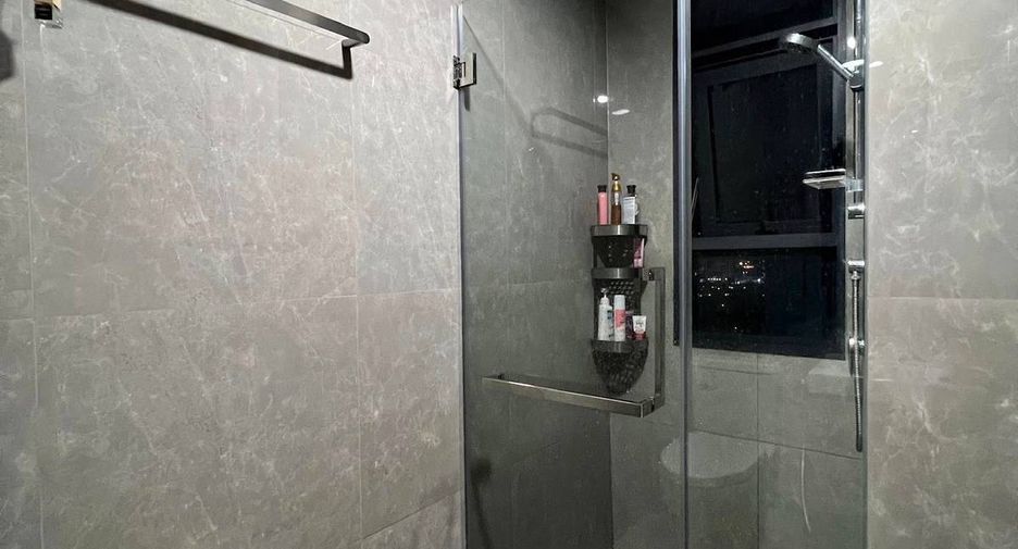 À vendre 2 chambres condo à Huai Khwang, Bangkok