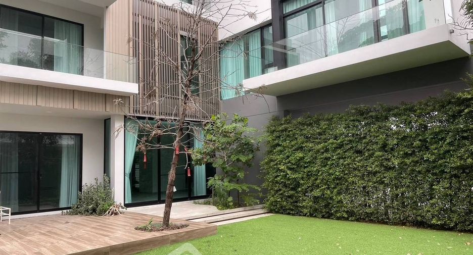 For rent and for sale 4 bedrooms house in Saphan Sung, Bangkok