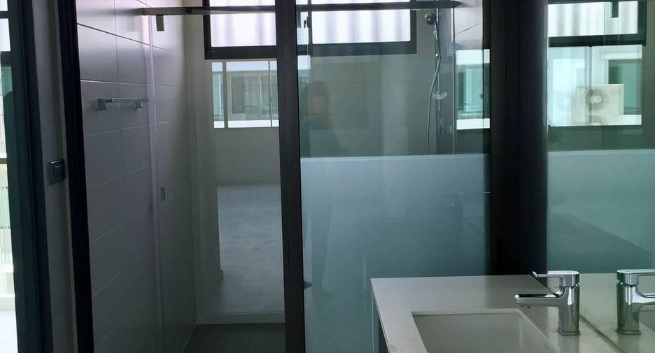 For rent そして for sale 3 ベッドルーム townhouse in Lat Phrao, Bangkok