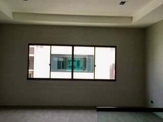 Casa adosada en alquiler y en venta de 3 habitaciones en Lat Phrao, Bangkok