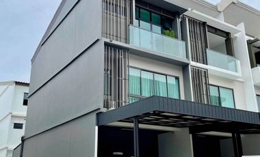 For rent そして for sale 3 ベッドルーム townhouse in Lat Phrao, Bangkok