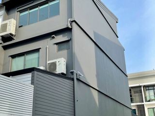 Casa adosada en alquiler y en venta de 3 habitaciones en Lat Phrao, Bangkok