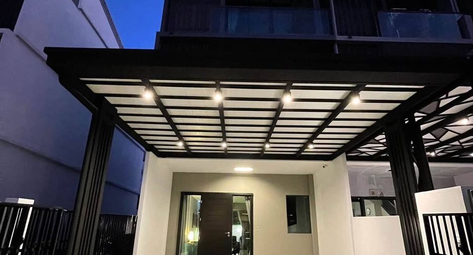 For rent そして for sale 3 ベッドルーム townhouse in Lat Phrao, Bangkok