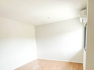Reihenhaus zum Kauf mit 4 Zimmer in Thung Khru, Bangkok