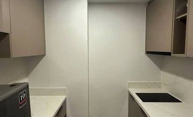 À vendre 1 chambre condo à Huai Khwang, Bangkok